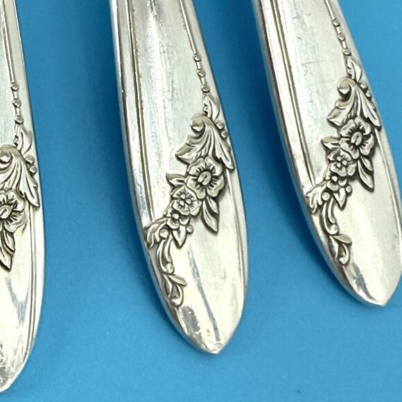 Oneida Community Tudor Plate 1946 Queen Bess II Set of 6 Salad Forks Silverplate - Picture 2 of 7